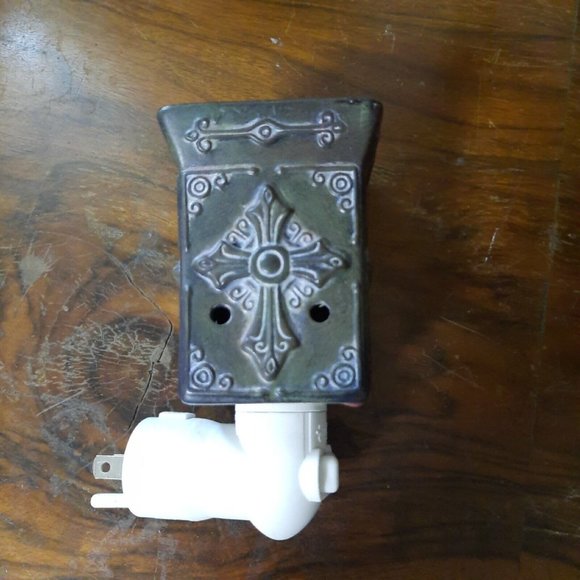 Scentsy Charity Cross Retired Plug In Electric Wax Warmer  - Picture 1 of 4
